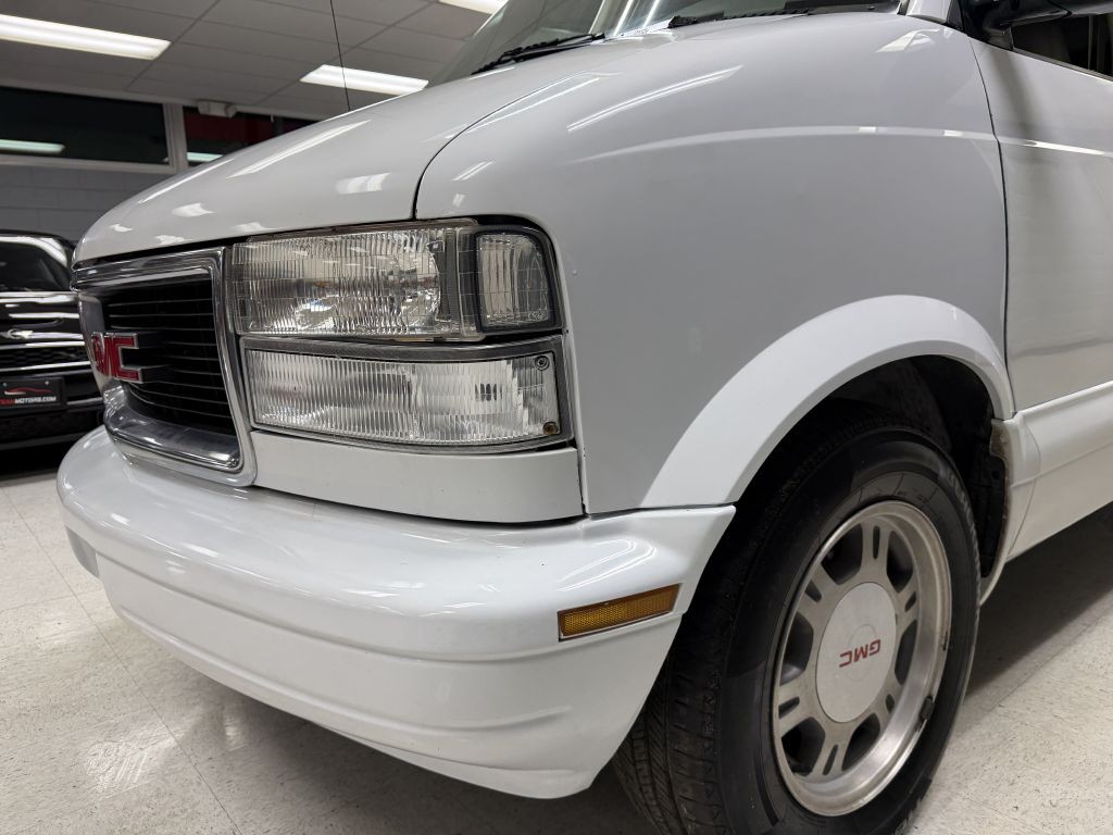 2005 GMC Safari Image 10