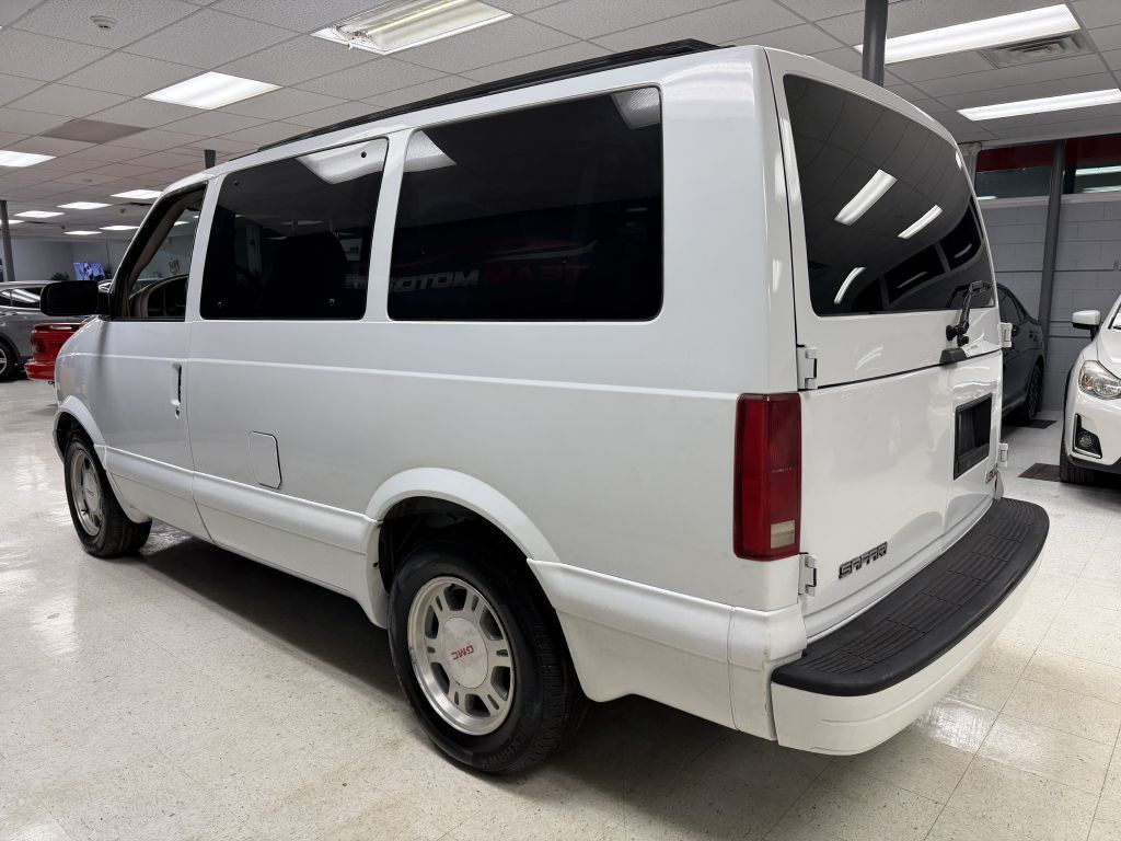 2005 GMC Safari Image 11