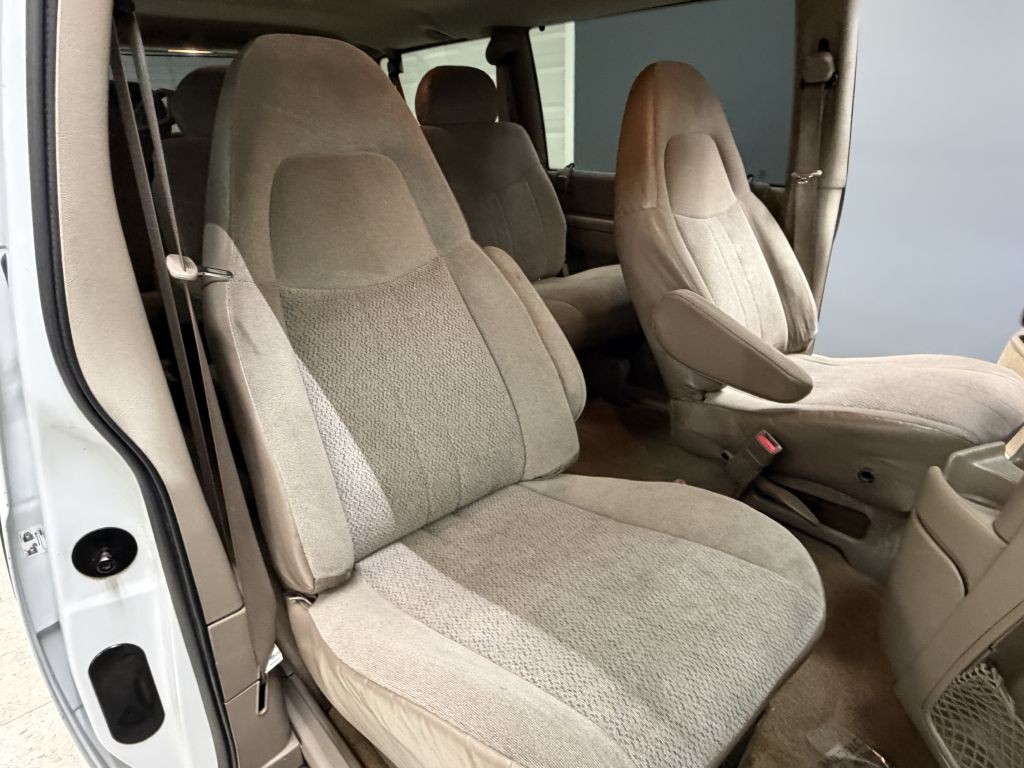 2005 GMC Safari Image 21