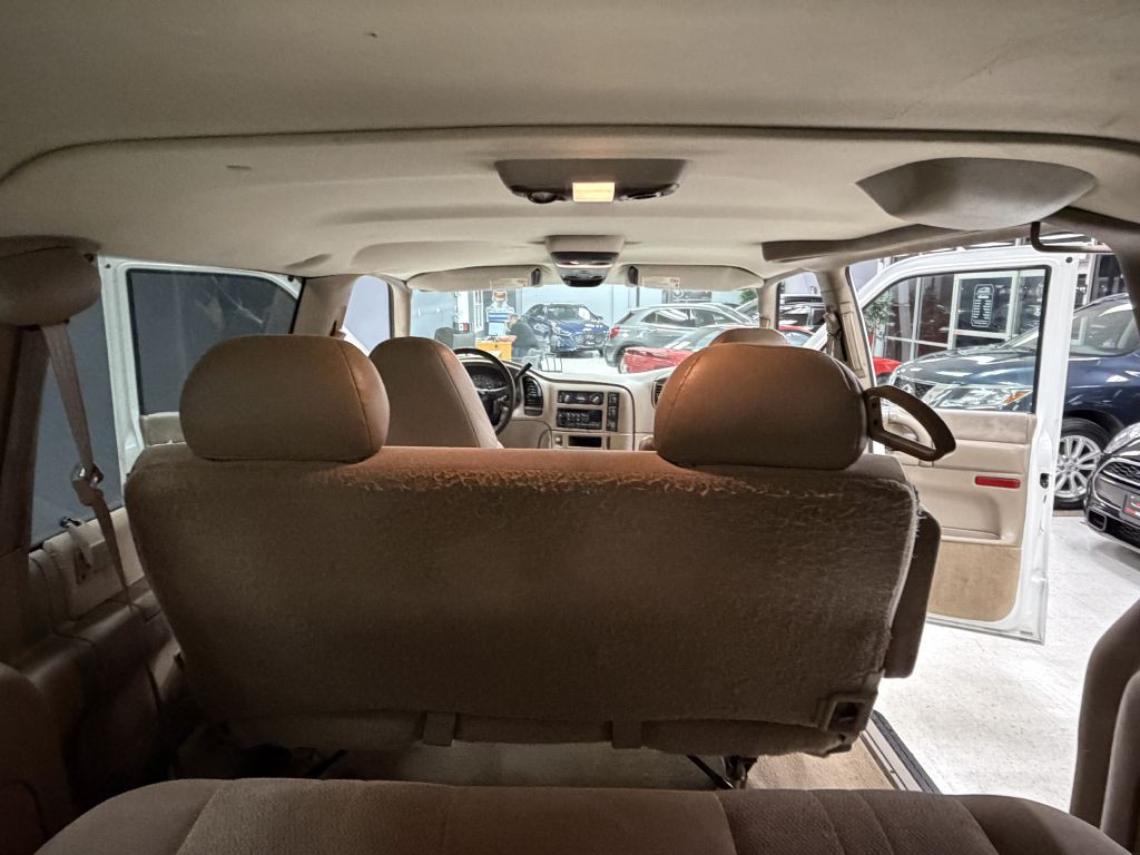 2005 GMC Safari Image 28