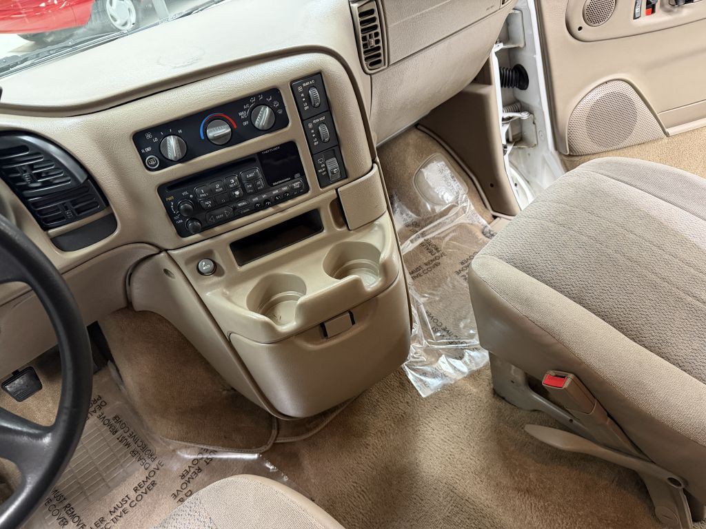 2005 GMC Safari Image 29