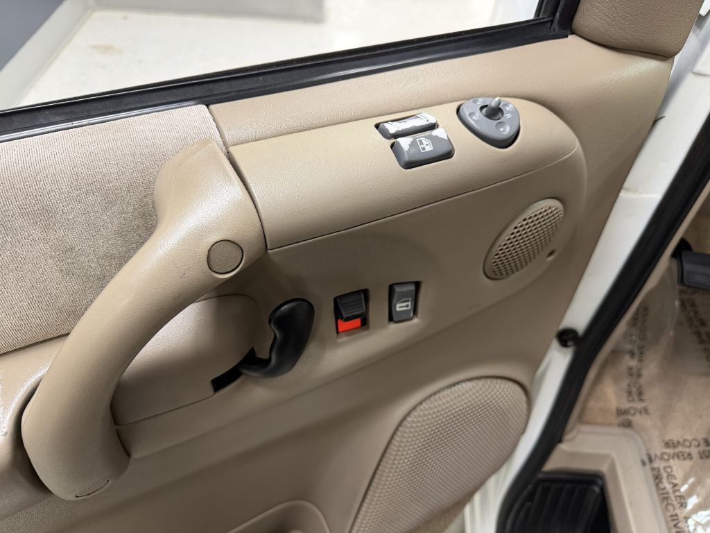 2005 GMC Safari Image 33