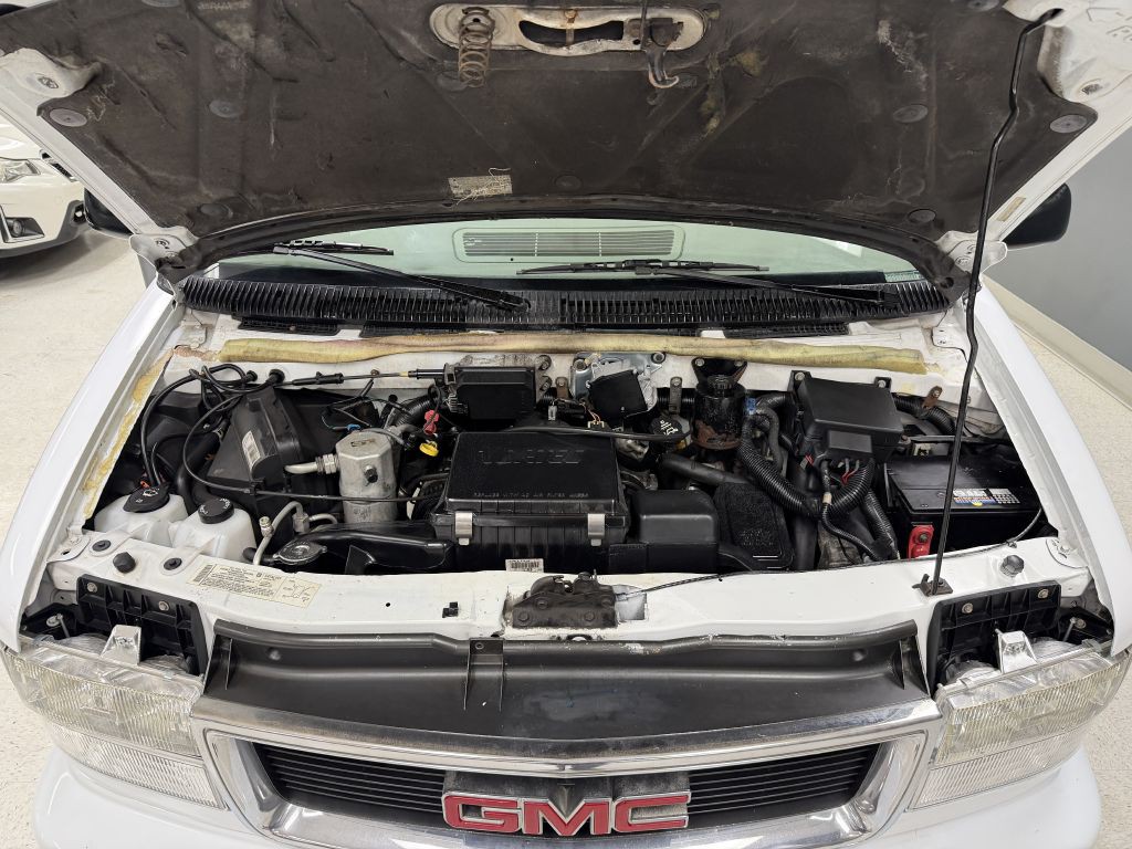 2005 GMC Safari Image 34