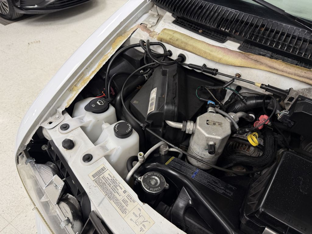 2005 GMC Safari Image 36