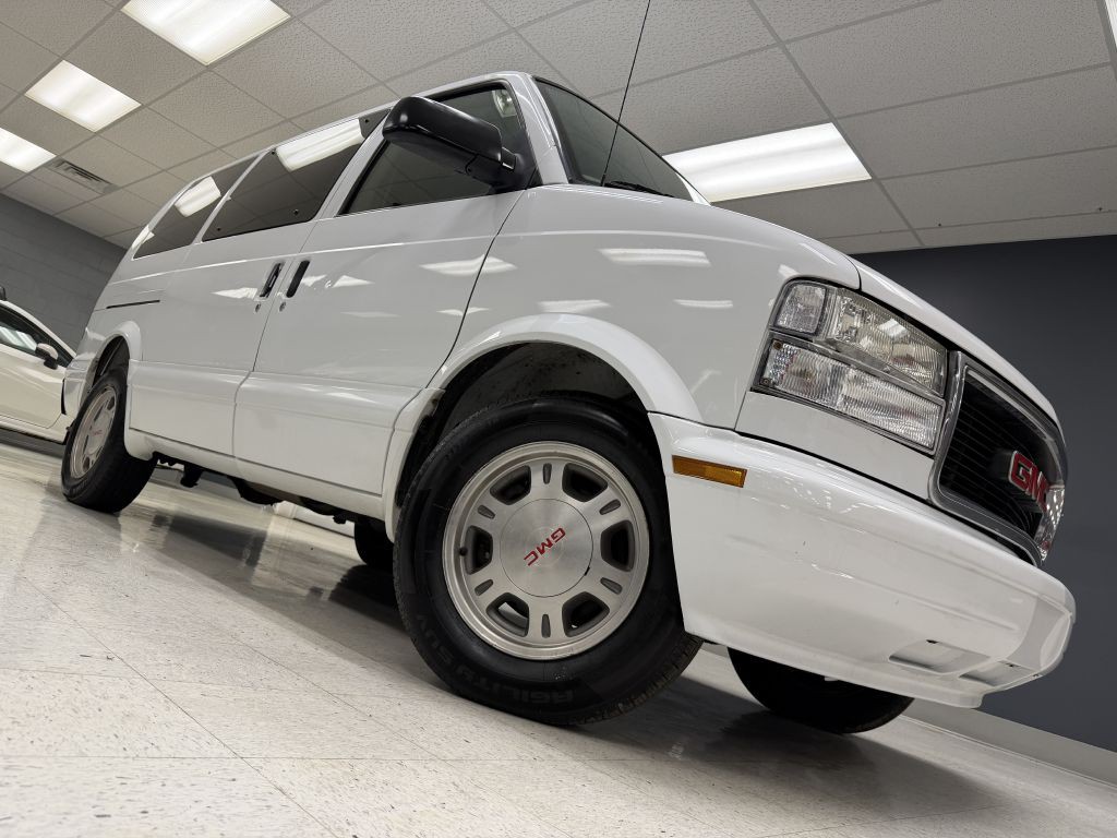 2005 GMC Safari Image 45