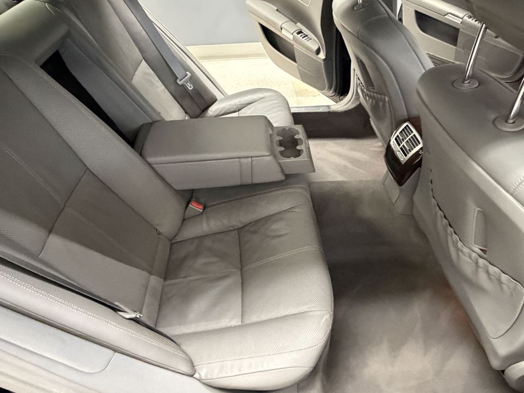 2007 Mercedes-Benz S-Class Image 25