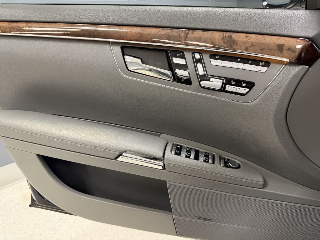 2007 Mercedes-Benz S-Class Image 34