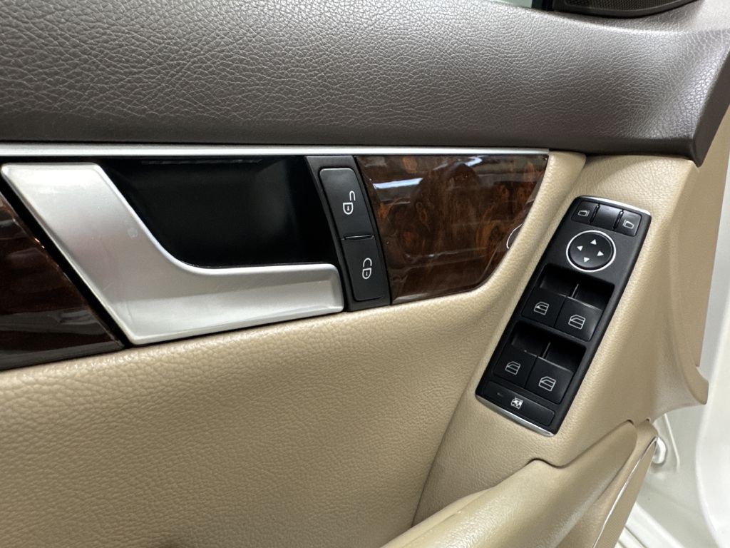 2012 Mercedes-Benz C-Class Image 22