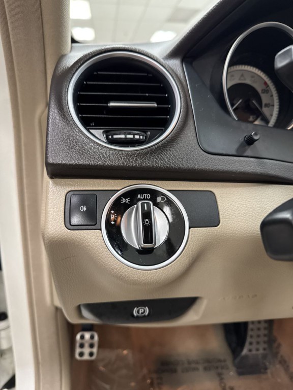 2012 Mercedes-Benz C-Class Image 23