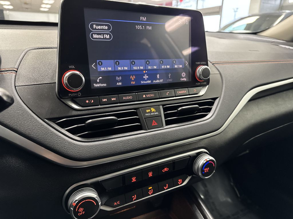 2020 Nissan Altima Image 24