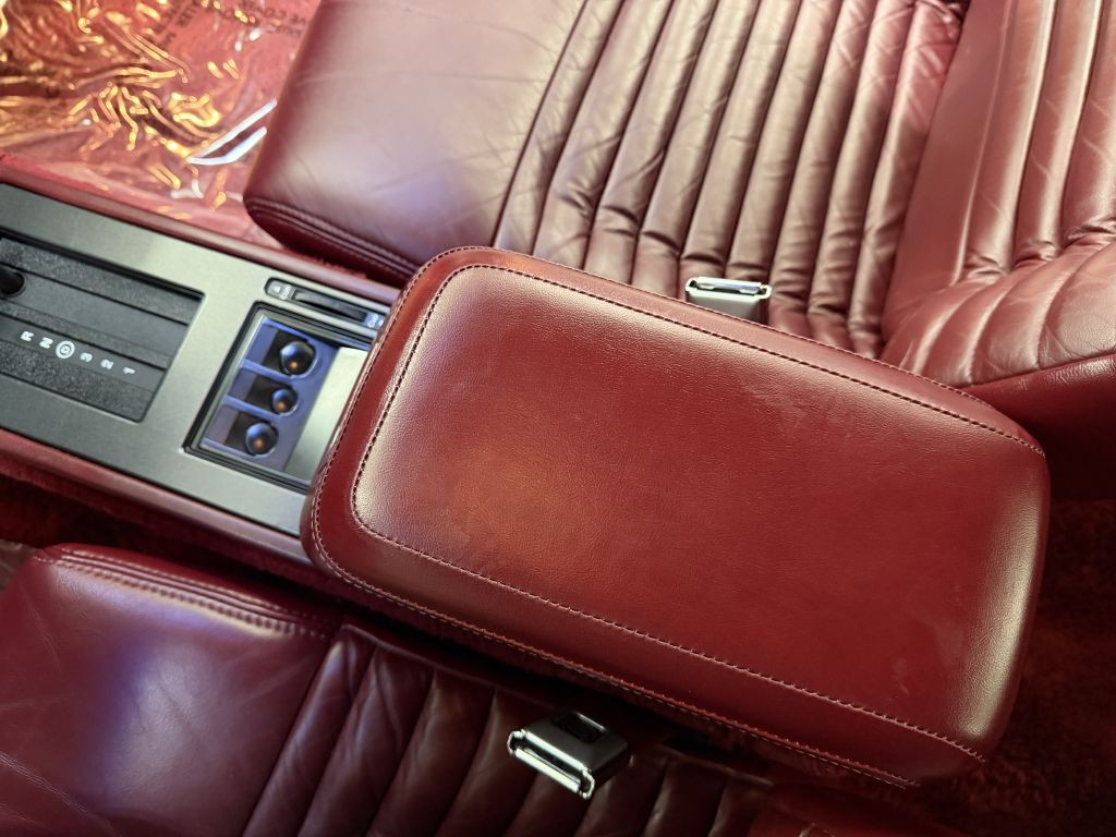 1990 Cadillac Eldorado Image 28