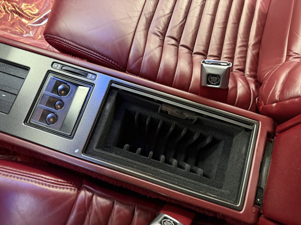 1990 Cadillac Eldorado Image 30