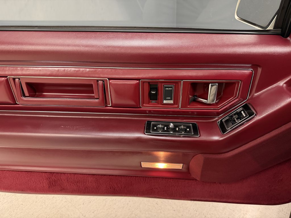 1990 Cadillac Eldorado Image 35