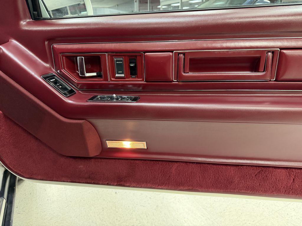 1990 Cadillac Eldorado Image 36