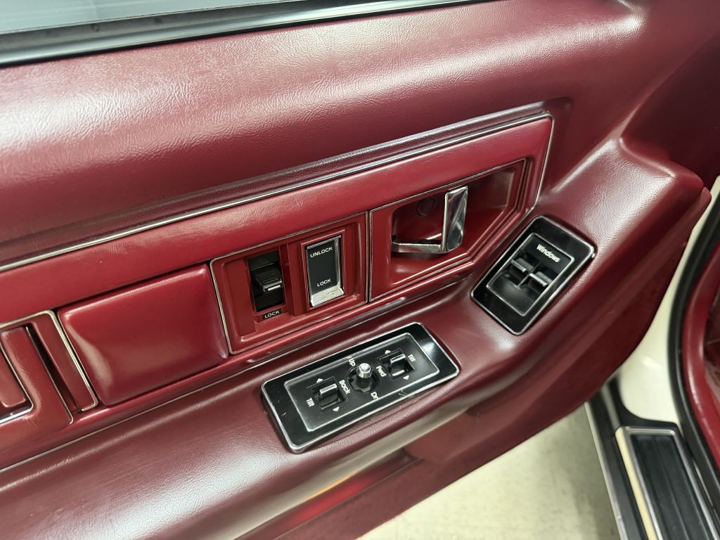 1990 Cadillac Eldorado Image 58