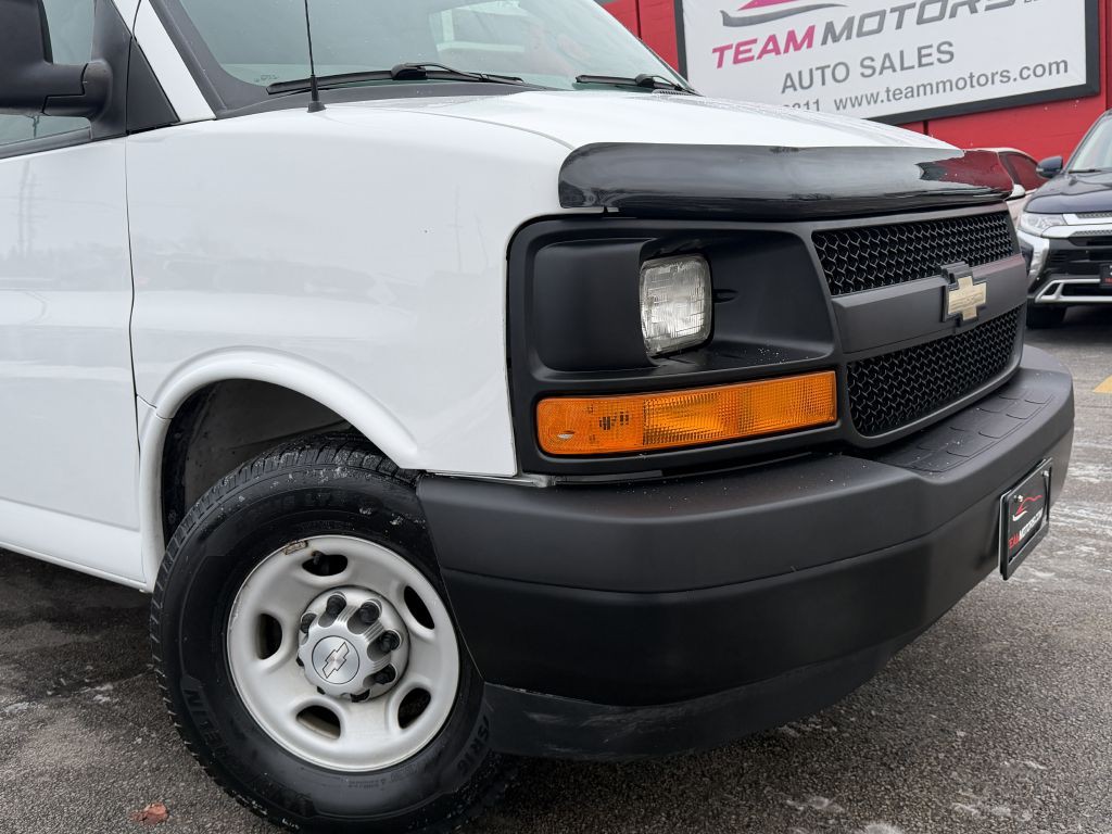 2017 Chevrolet Express Image 4