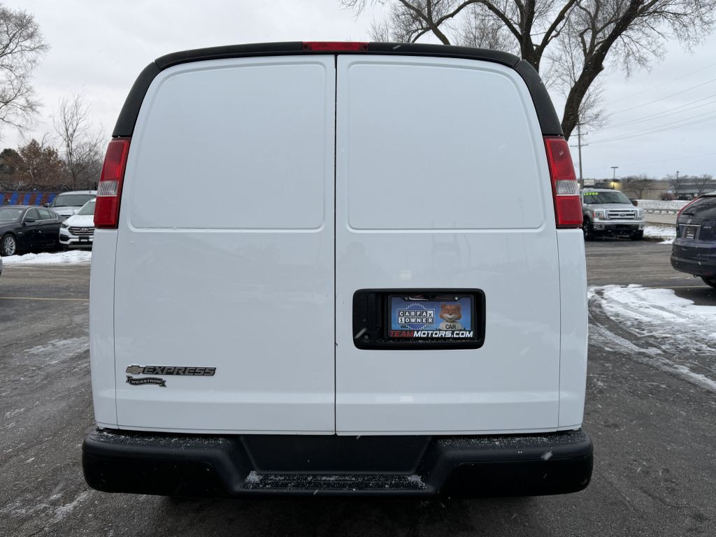 2017 Chevrolet Express Image 13