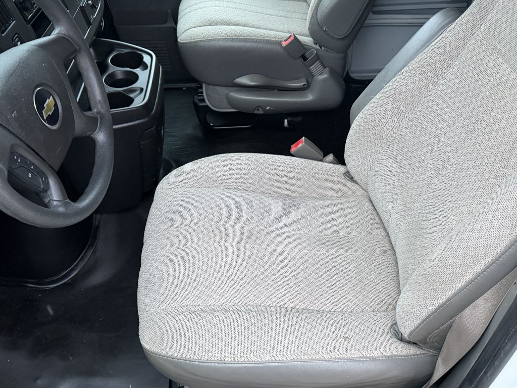 2017 Chevrolet Express Image 17