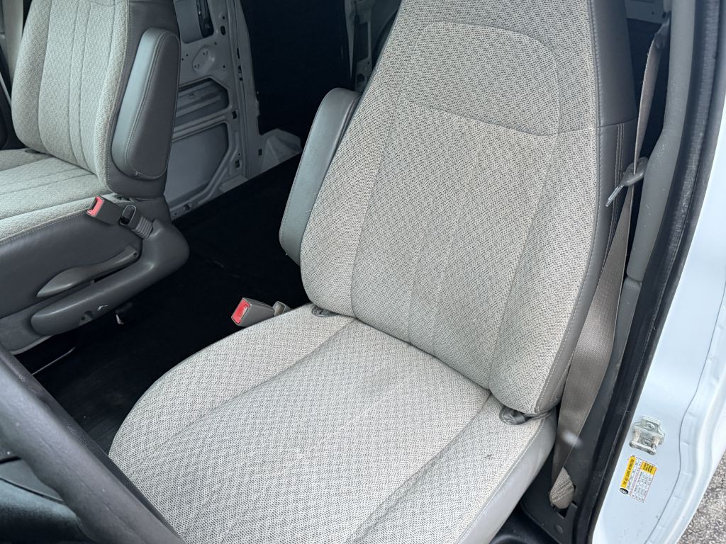 2017 Chevrolet Express Image 18