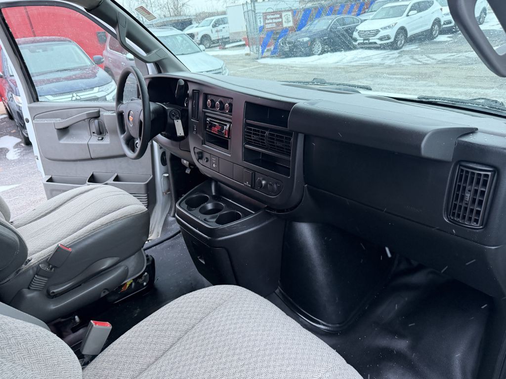 2017 Chevrolet Express Image 19