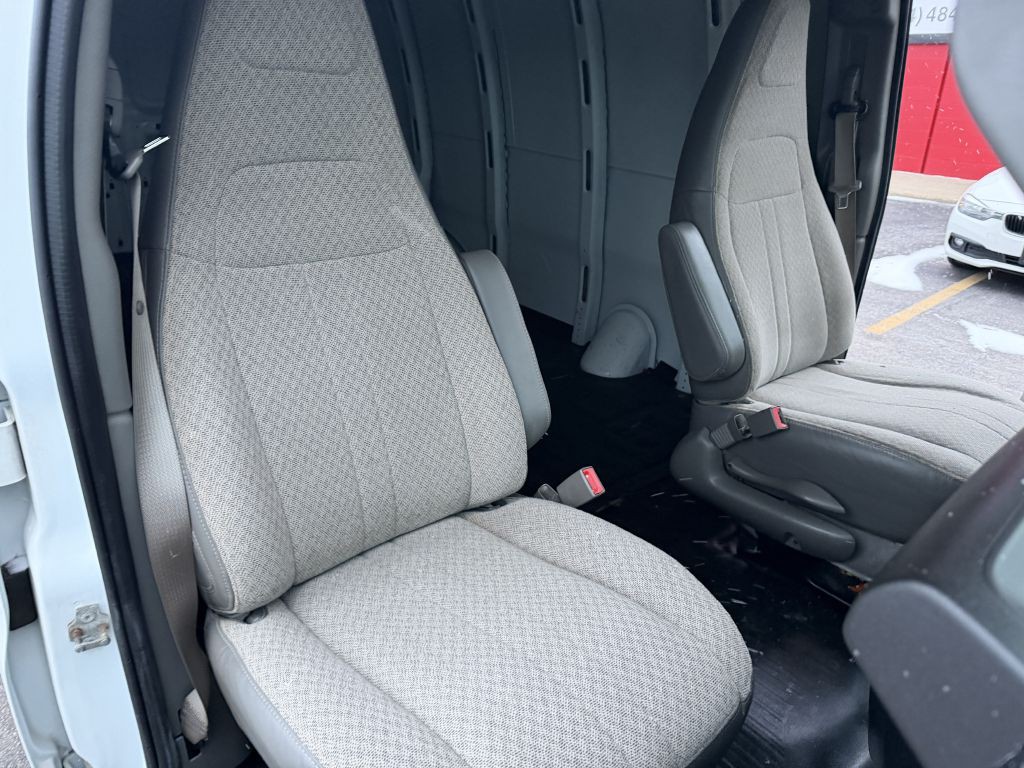 2017 Chevrolet Express Image 21