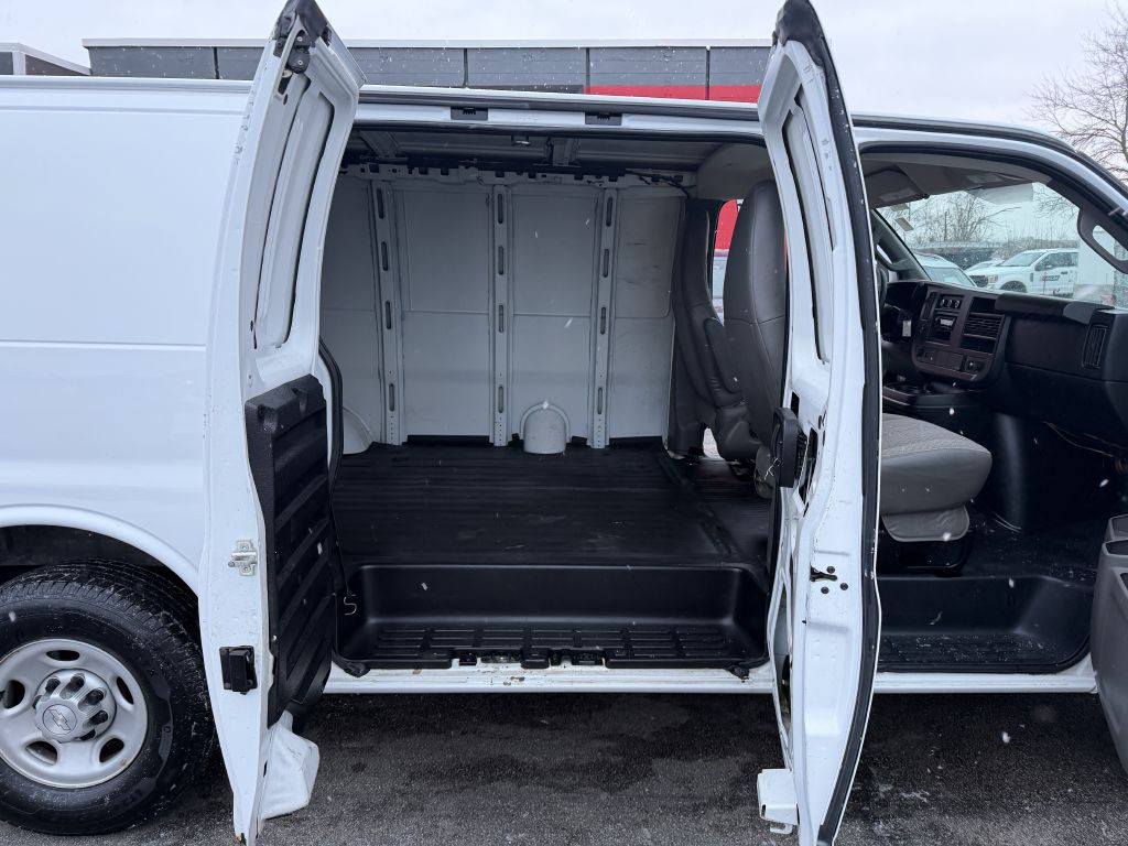 2017 Chevrolet Express Image 22