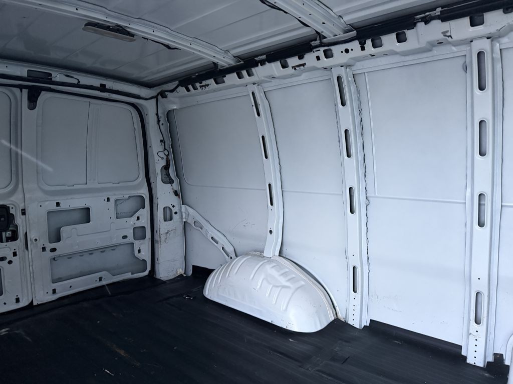 2017 Chevrolet Express Image 24