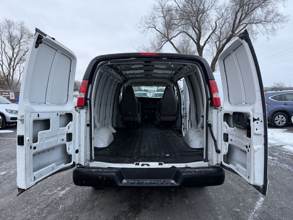 2017 Chevrolet Express Image 27