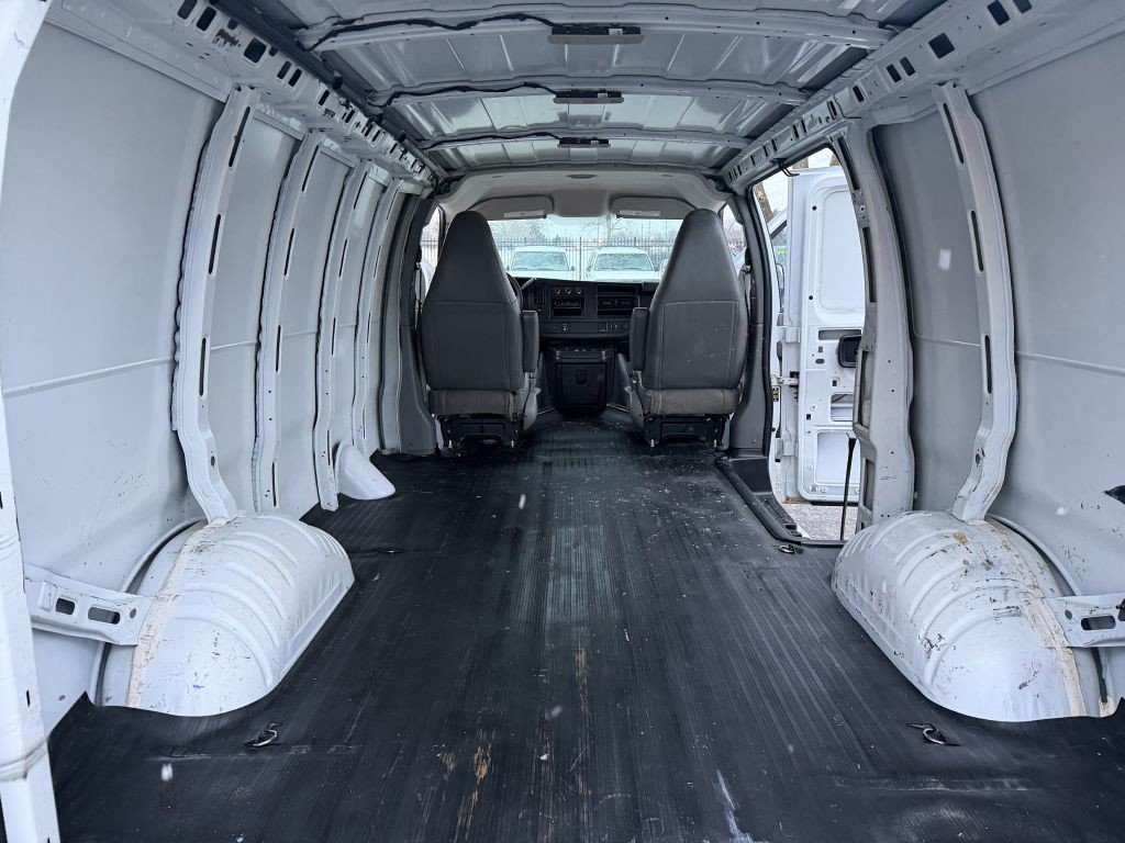 2017 Chevrolet Express Image 28