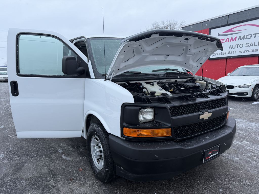 2017 Chevrolet Express Image 30
