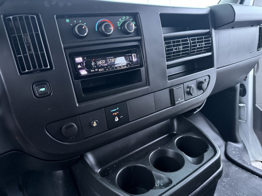 2017 Chevrolet Express Image 32