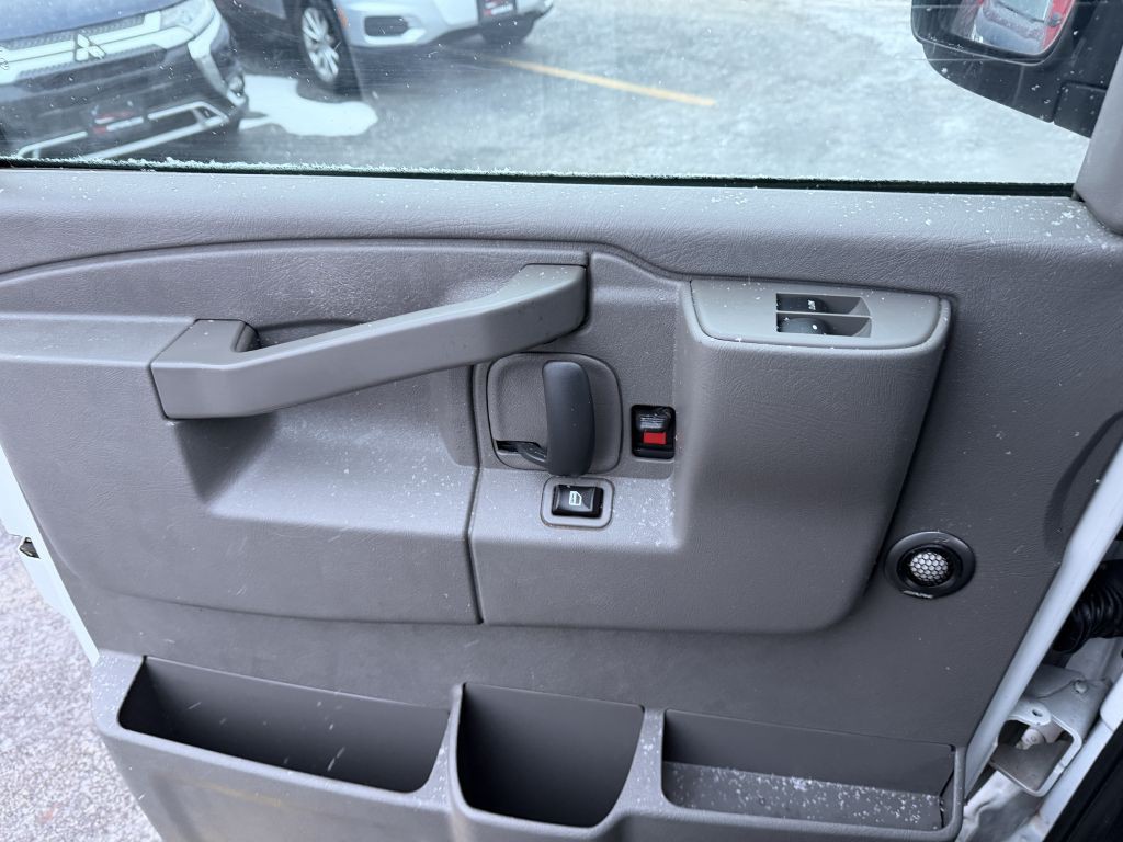 2017 Chevrolet Express Image 34