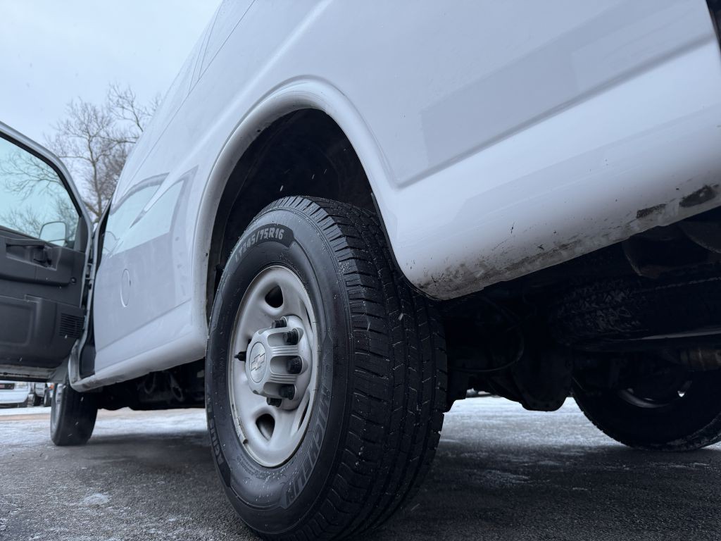 2017 Chevrolet Express Image 38