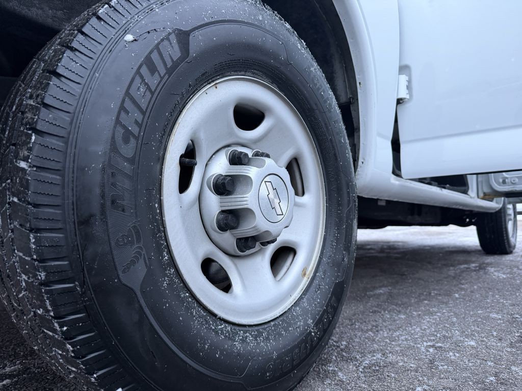 2017 Chevrolet Express Image 39