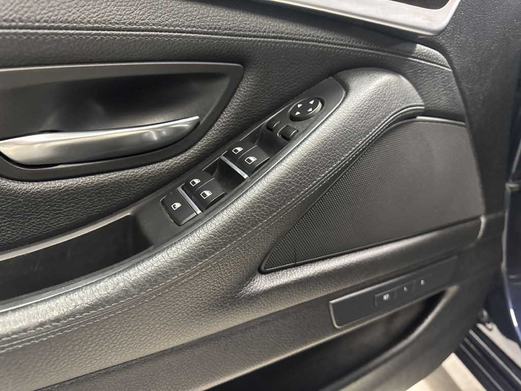 2015 BMW 5 Series Image 24