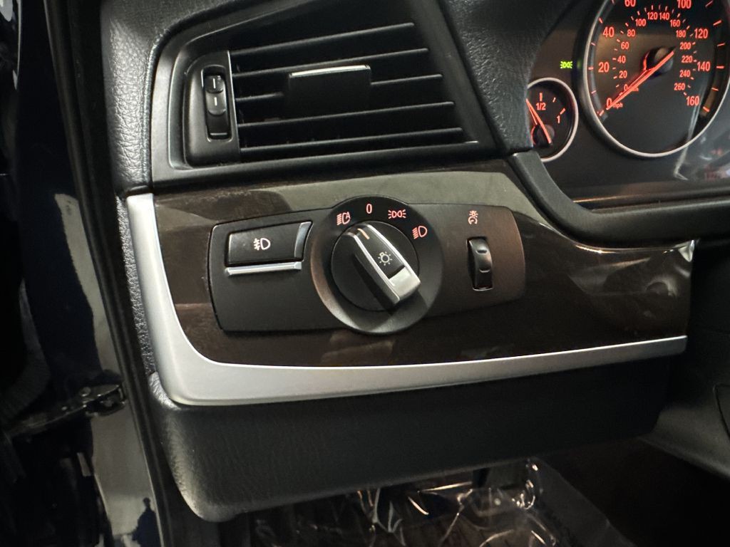 2015 BMW 5 Series Image 26