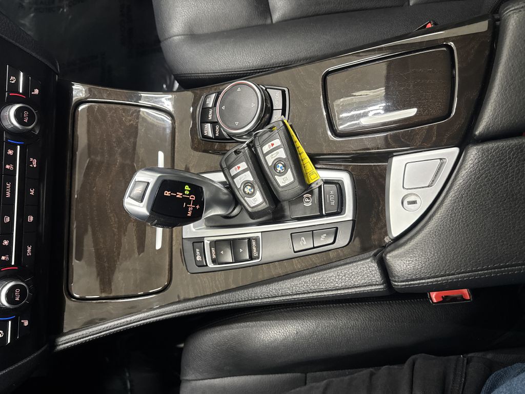 2015 BMW 5 Series Image 28