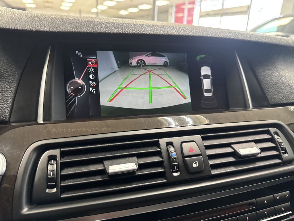 2015 BMW 5 Series Image 33