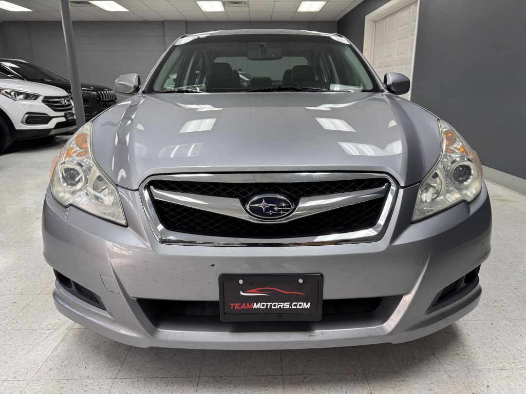 2010 Subaru Legacy Image 2