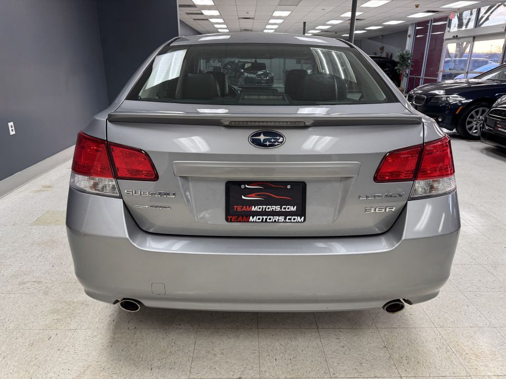 2010 Subaru Legacy Image 6