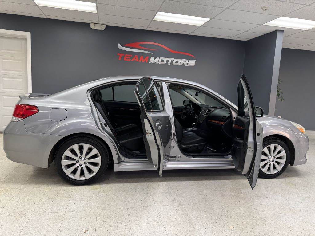 2010 Subaru Legacy Image 8