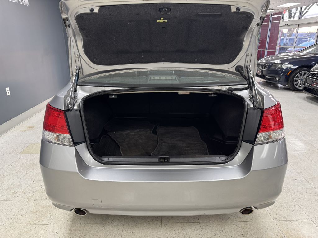 2010 Subaru Legacy Image 9