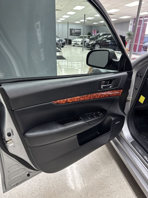 2010 Subaru Legacy Image 11