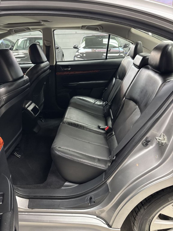 2010 Subaru Legacy Image 13