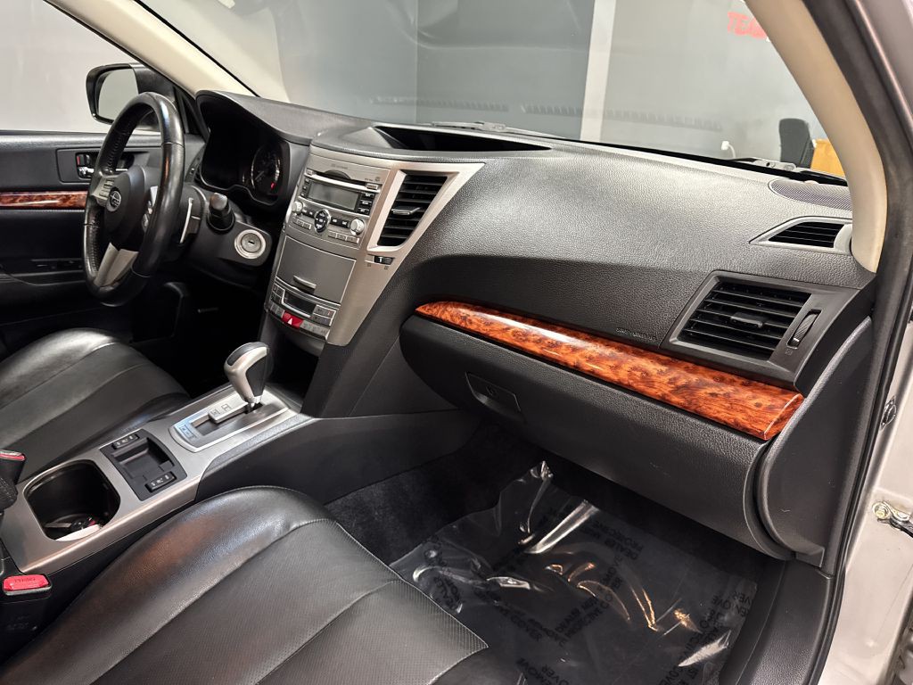 2010 Subaru Legacy Image 17