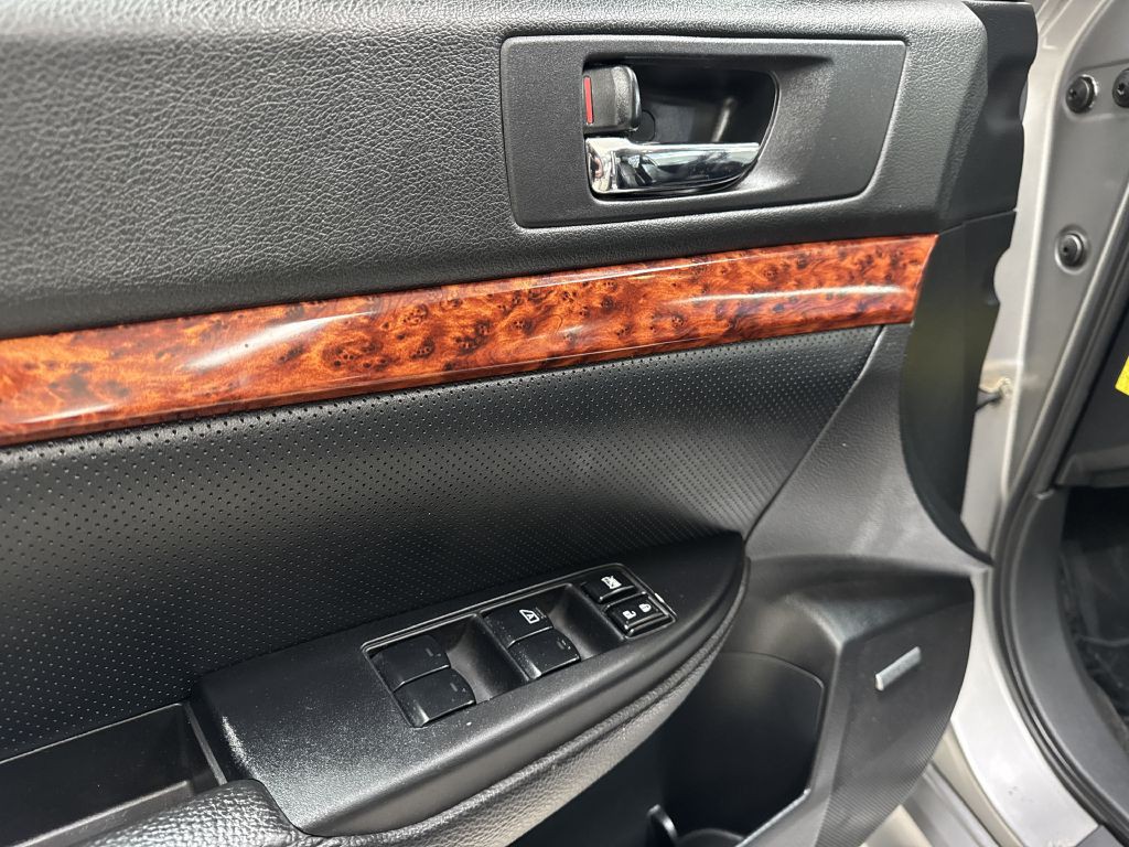 2010 Subaru Legacy Image 21