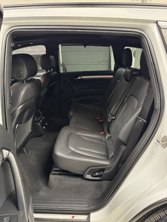 2015 Audi Q7 Image 16