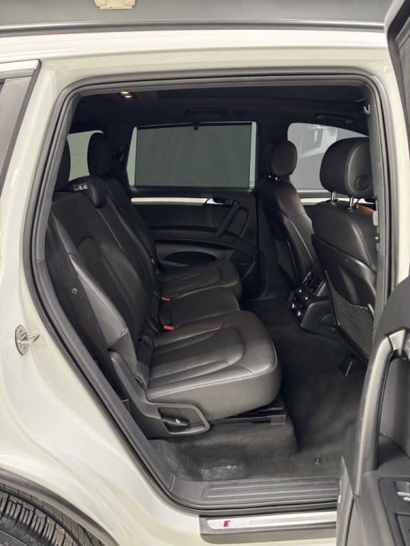 2015 Audi Q7 Image 17