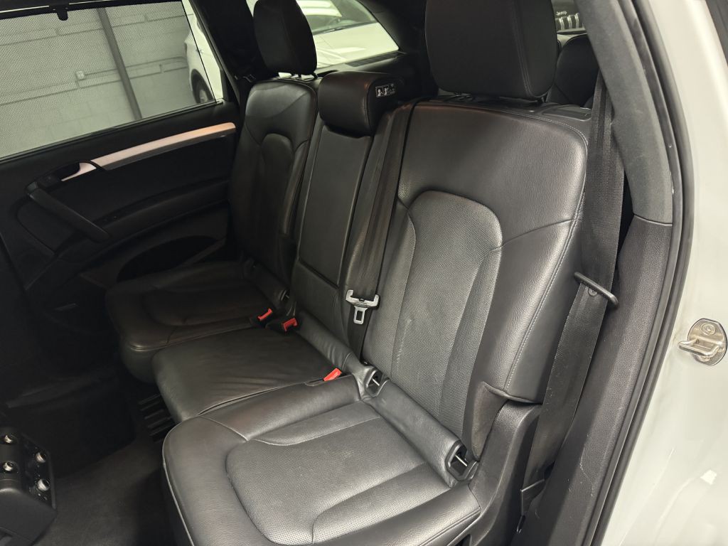 2015 Audi Q7 Image 18