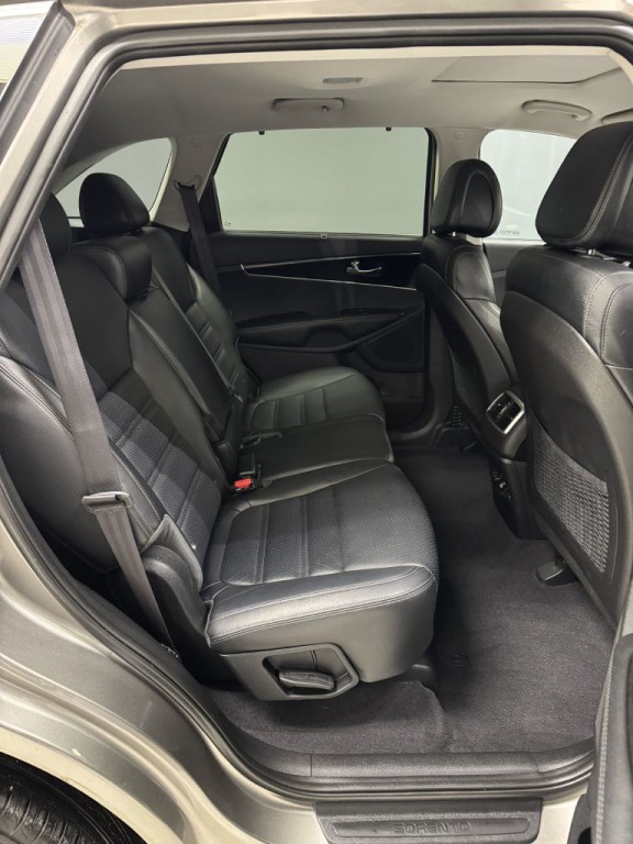 2016 Kia Sorento Image 14